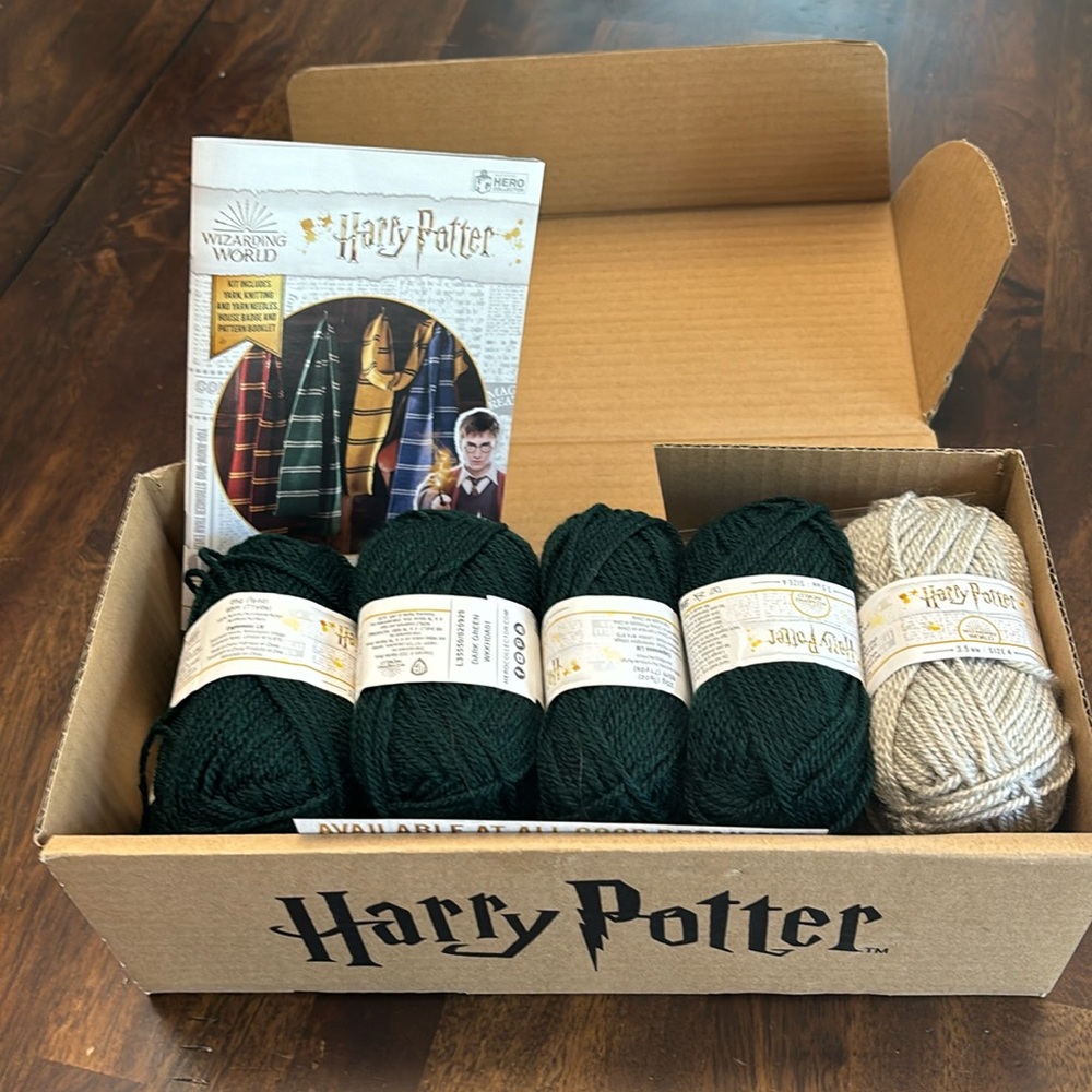 DIY Harry Potter Hogwarts House Scarf.